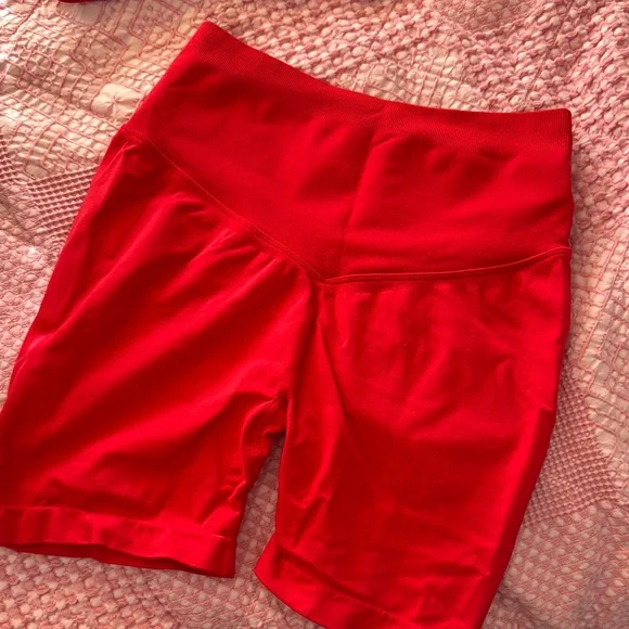 Yeoreo Red Sports Bra and Shorts Set - Picture 3 of 4